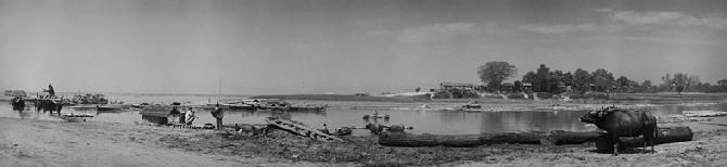 On the bank of Irrawady in Mandalay (1985)