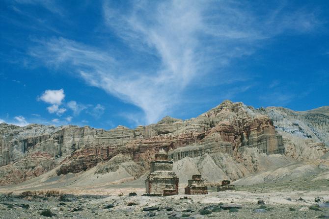 Chortens between Ghemi and Drakmar, 1997